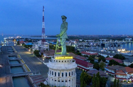 Jalesveva Jayamahe Perak Landmark Photography Surabaya - Chendra Cahyadi photography took the Architecture photography of Jalesveva Jayamahe Perak Landmark at Surabaya.