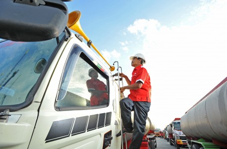 Pusaka Logistic Profile Photography Surabaya - Chendra Cahyadi photography took the profile photography of Pusaka Logistic at Surabaya. Pusaka Logistic is one of the pioneers in providing reliable transportation service to customer.