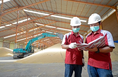 Profile Product Photographer At Semarang for Agriculture Company - Chendra Cahyadi photography took the profile photography of Agriculture Company at Semarang. Agriculture Company is one of the pioneers specialized in Spices, Herbs and Dried Commodities.

