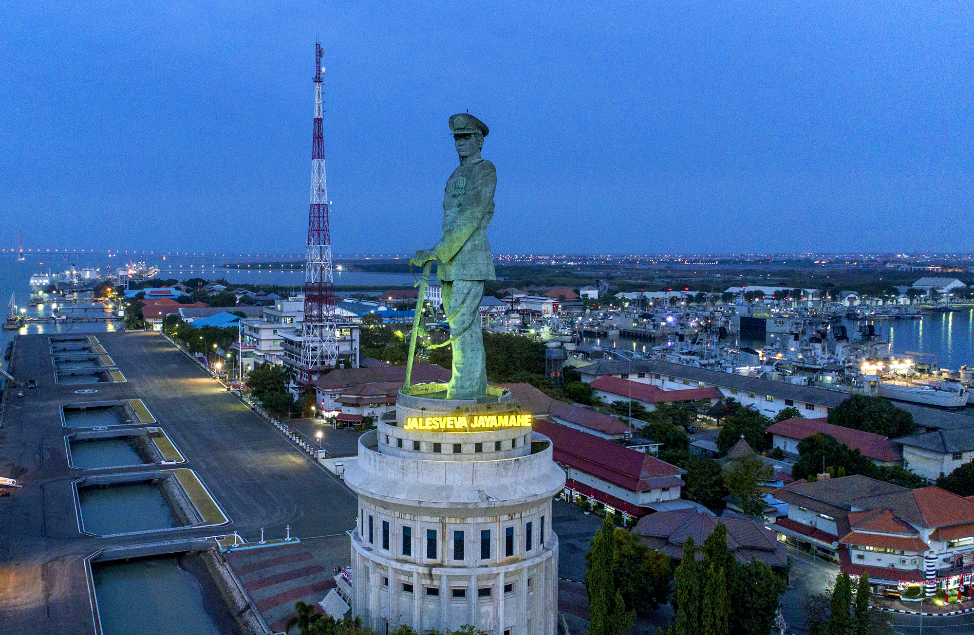 Jalesveva Jayamahe Perak Landmark Photography Surabaya - Chendra Cahyadi photography took the Architecture photography of Jalesveva Jayamahe Perak Landmark at Surabaya.