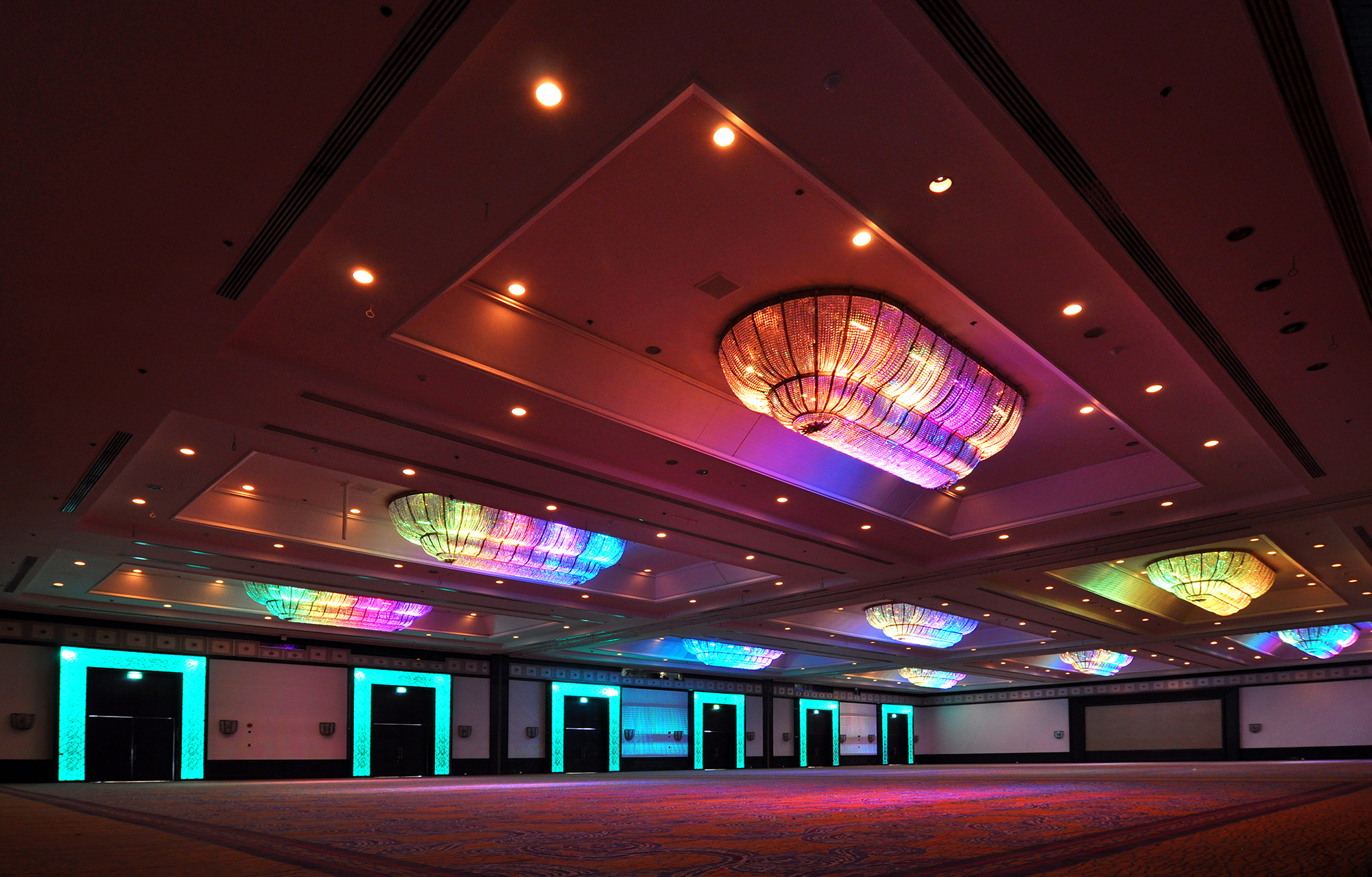 Shangrila Interior Photography Surabaya - Chendra Cahyadi photography took the profile photography of Shangrila Hotel at Surabaya. Shangrila hotel need to present the beauty of the ballroom.