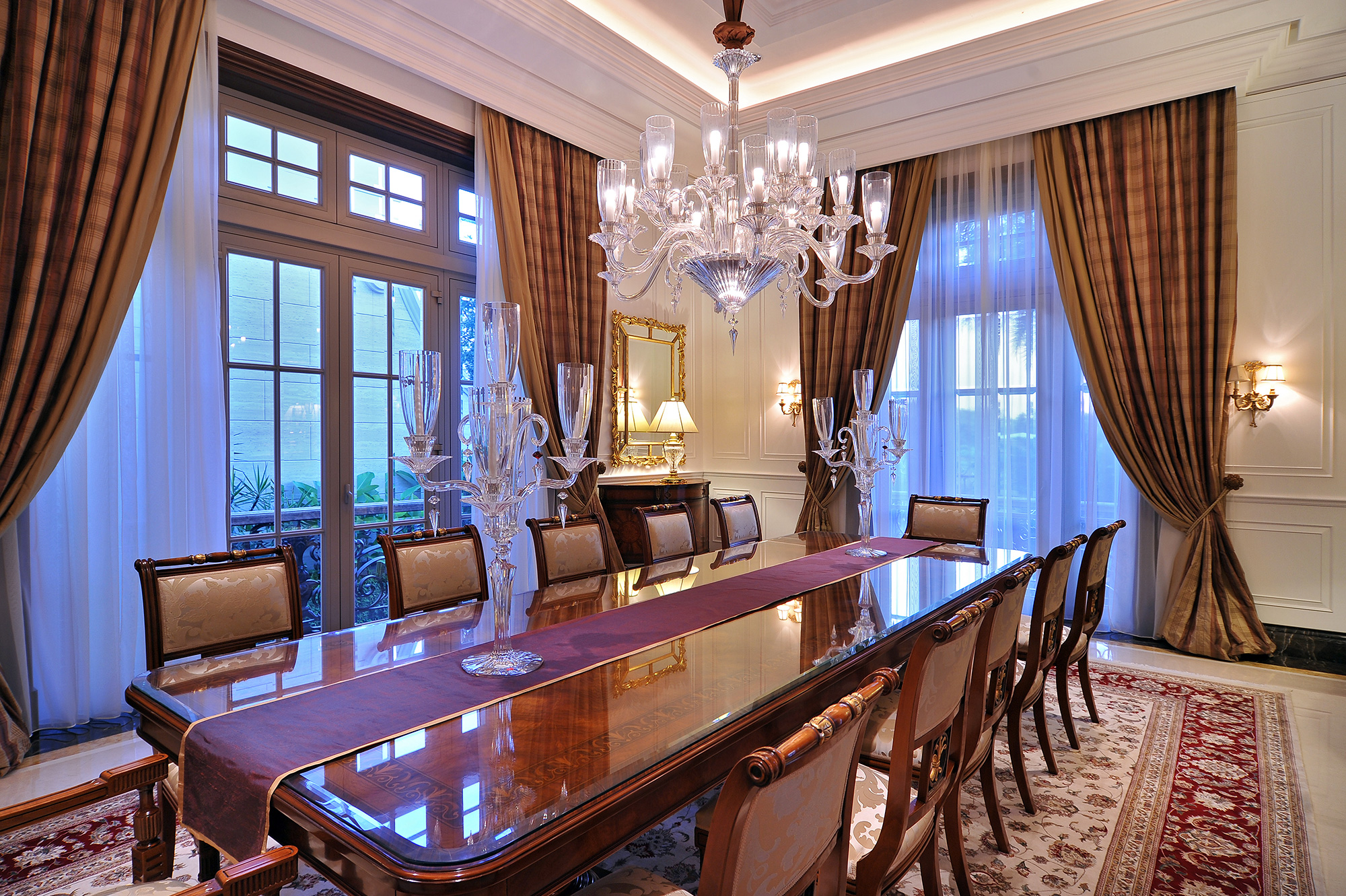 Thomas Elliott Designed House In Surabaya Photography - Chendra Cahyadi photography took the interior design photography of Thomas Elliot Designed House at Surabaya.
